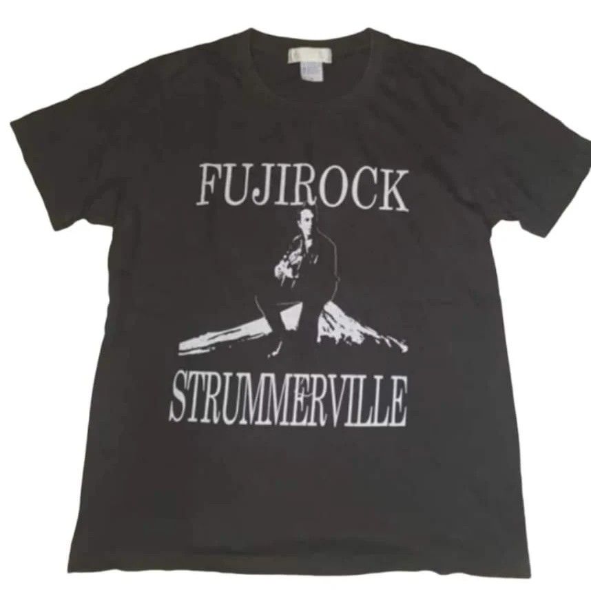 Baju joe strummer (Category: Tshirts & Polo Shirts) located in Kuala Lumpur. Submitted by ngambatbundle (Listing ID 1310786708, Image 1). Description: Baju joe strummer (the clash) fuji rock Saiz L fit M(20x27) Tag strummerville Condition A Made in japan Rm 88(nego).