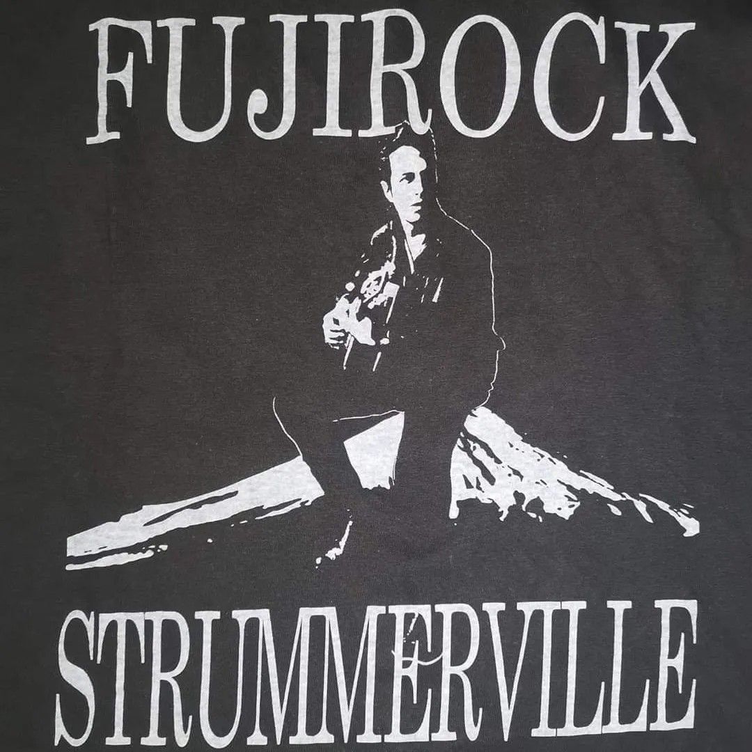 Baju joe strummer (Category: Tshirts & Polo Shirts) located in Kuala Lumpur. Submitted by ngambatbundle (Listing ID 1310786708, Image 2). Description: Baju joe strummer (the clash) fuji rock Saiz L fit M(20x27) Tag strummerville Condition A Made in japan Rm 88(nego).