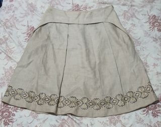 Beige A-line skirt with embroidery detail