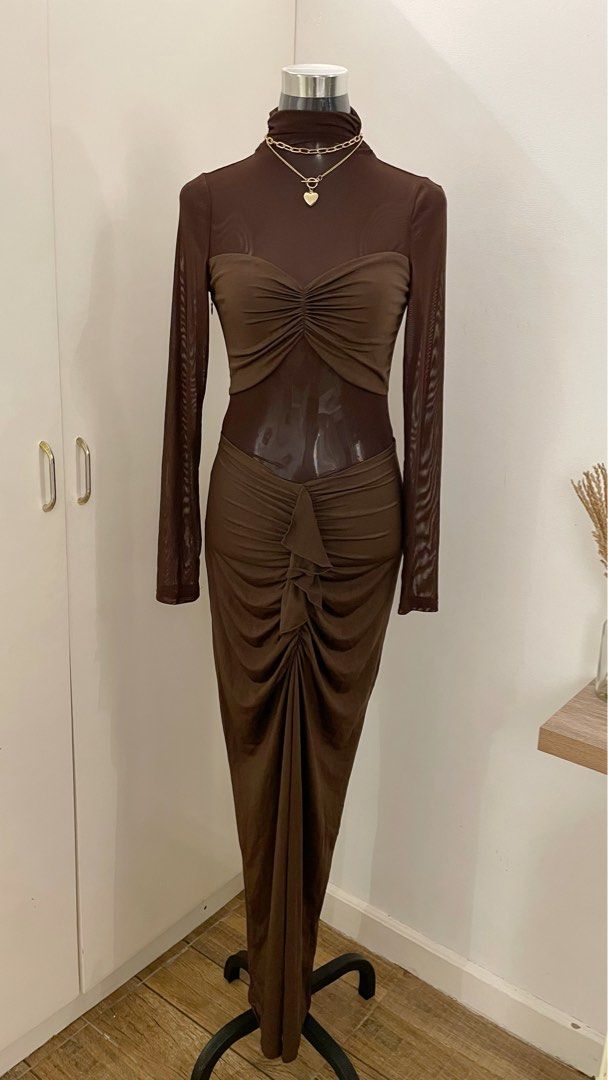 Brown Evening Dress (Category: Evening dresses & gowns) located in Quezon City. Submitted by declutterxcloset (Listing ID 1310641465, Image 1). Description: Very sexy and elegant to wear!! It’s a still promise, never worn pa ☺️.