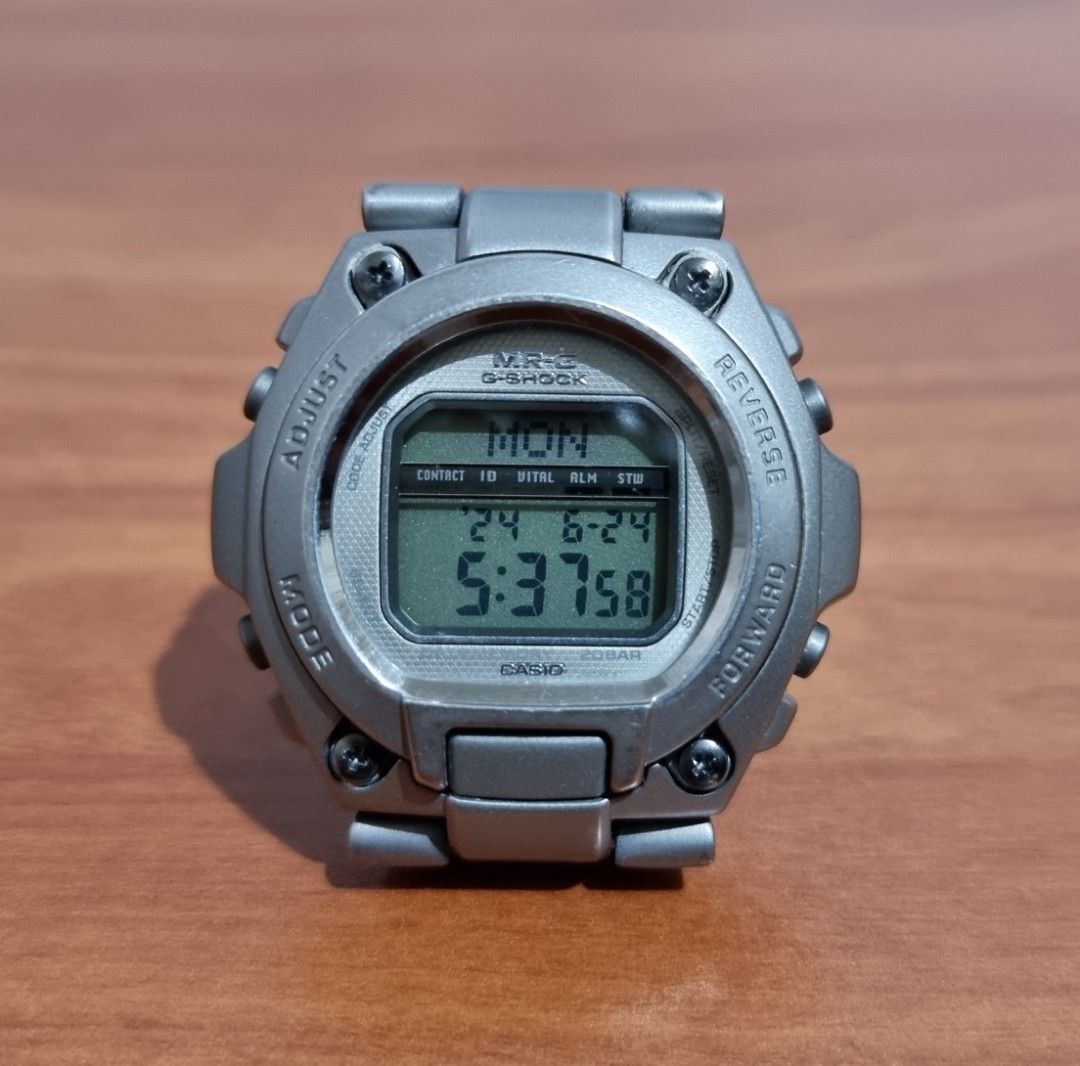 TOYOTA MJ デジタル腕時計 シルバー TOYOTA シルバー デジタル腕時計