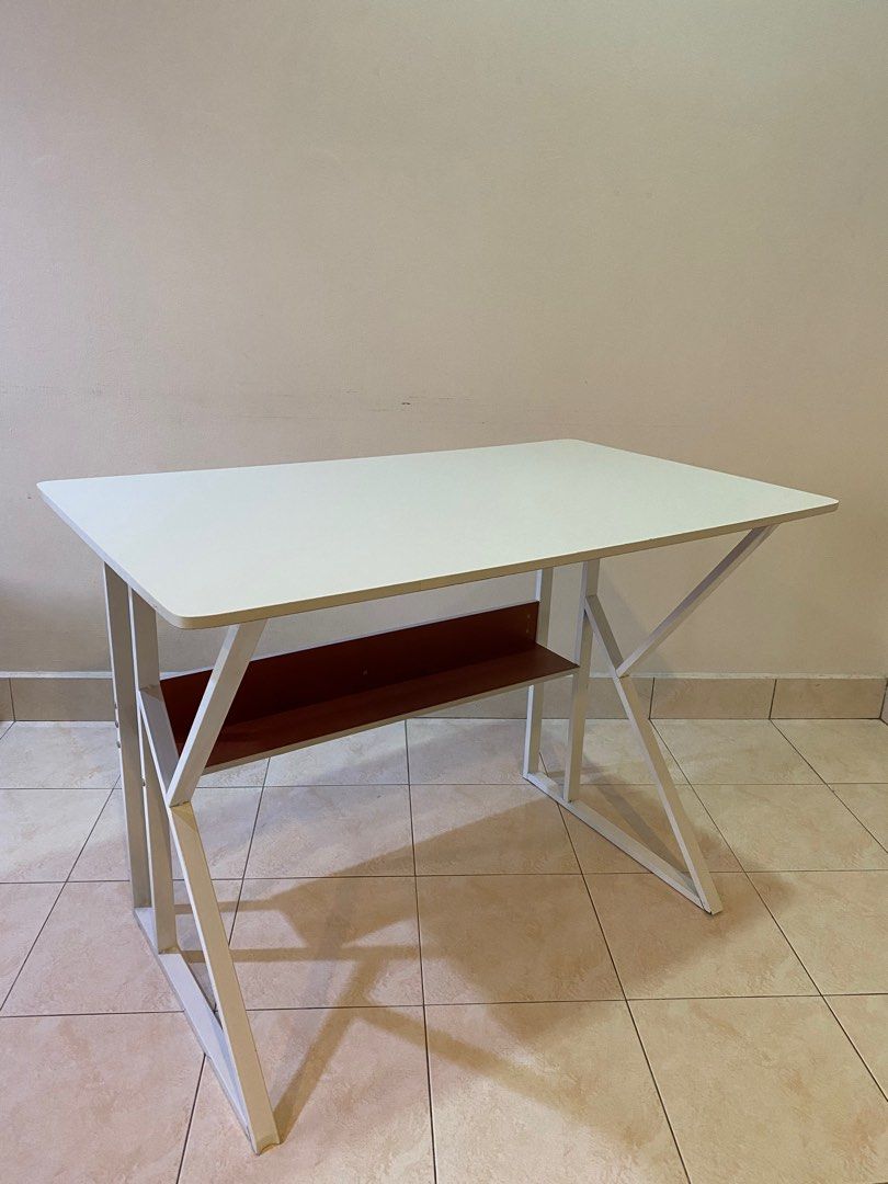 Computer Table (Category: Tables & Sets) located in Alor Setar. Submitted by udontcheebye (Listing ID 1310780586, Image 1). Description: Moving out sales! I have moved back to my home state. Contact if interested. The table will be dissembled for posting. Postage can be arranged. .