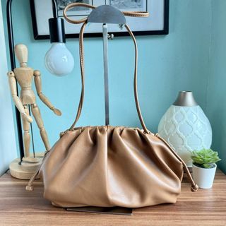 Dumpling Cloud Sling/Clutch in Tan