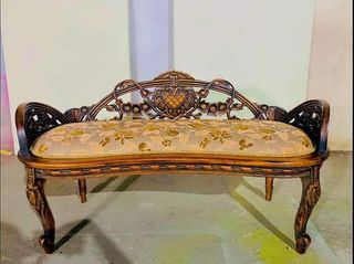 Elegant cleopatra style sofa