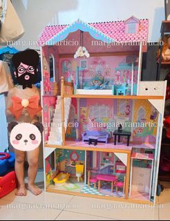 Giant dollhouse with accessories