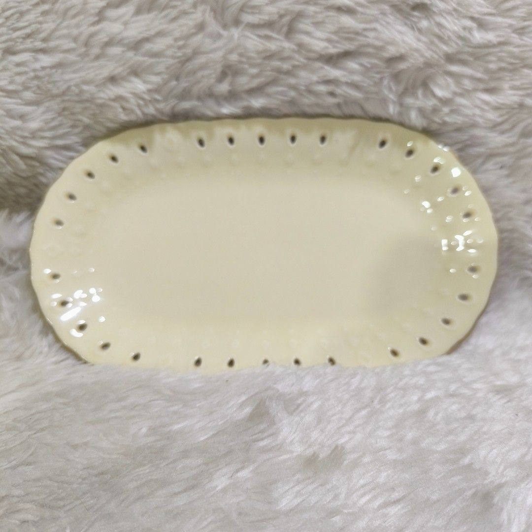 GIVENCHY PORCELAINE OBLONG SERVING PLATE (Category: Dinnerware & Cutlery) located in Pasig City. Submitted by fukunekojapansurplus (Listing ID 1310651499, Image 1). Description: RARE OBLONG GIVENCHY PORCELAINE SERVING PLATTER PHP 400 With gold loss (see photos) No hairline or cracks ✅ Pls manage your expectations as you are buying Japan Surplus, some items are used and others are brand new as stated. ✅ SF c/o Buyer via Lalamove / JNT / LBC ✅ MOP 