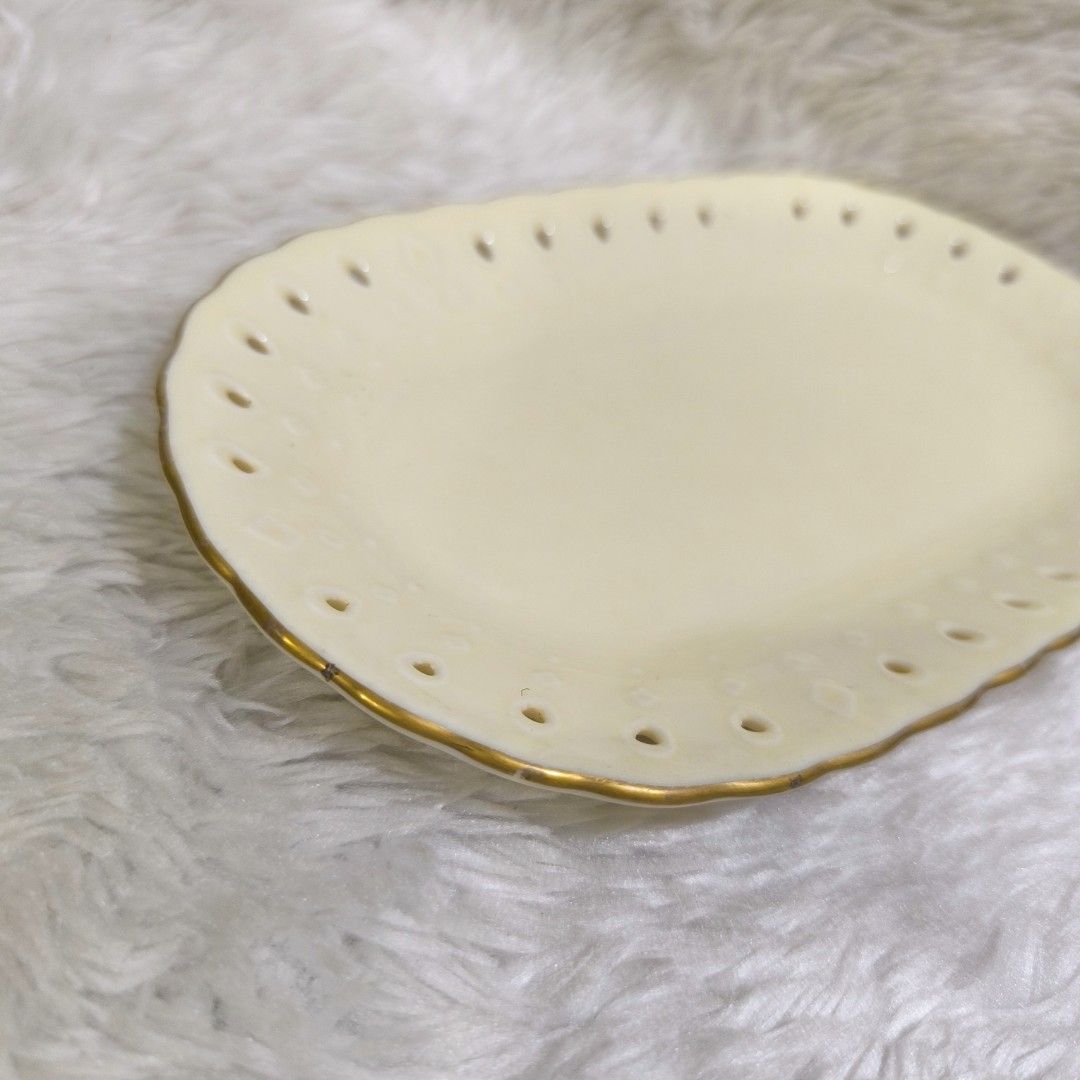 GIVENCHY PORCELAINE OBLONG SERVING PLATE (Category: Dinnerware & Cutlery) located in Pasig City. Submitted by fukunekojapansurplus (Listing ID 1310651499, Image 3). Description: RARE OBLONG GIVENCHY PORCELAINE SERVING PLATTER PHP 400 With gold loss (see photos) No hairline or cracks ✅ Pls manage your expectations as you are buying Japan Surplus, some items are used and others are brand new as stated. ✅ SF c/o Buyer via Lalamove / JNT / LBC ✅ MOP 