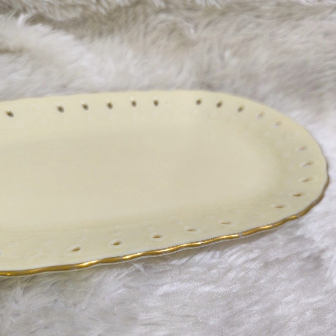 GIVENCHY PORCELAINE OBLONG SERVING PLATE (Category: Dinnerware & Cutlery) located in Pasig City. Submitted by fukunekojapansurplus (Listing ID 1310651499, Image 2). Description: RARE OBLONG GIVENCHY PORCELAINE SERVING PLATTER PHP 400 With gold loss (see photos) No hairline or cracks ✅ Pls manage your expectations as you are buying Japan Surplus, some items are used and others are brand new as stated. ✅ SF c/o Buyer via Lalamove / JNT / LBC ✅ MOP 
