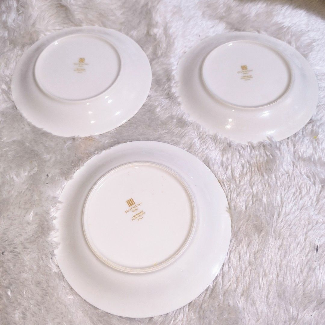 GIVENCHY YAMAKA CAKE PLATE (Category: Dinnerware & Cutlery) located in Pasig City. Submitted by fukunekojapansurplus (Listing ID 1310645491, Image 2). Description: GIVENCHY YAMAKA CAKE PLATE PHP 300 each VGC NO cracks/hairline ✅ Pls manage your expectations as you are buying Japan Surplus, some items are used and others are brand new as stated. ✅ SF c/o Buyer via Lalamove / JNT / LBC ✅ MOP : GCash / PNB / Union Bank 📌 Mayfield Park Residences Fe