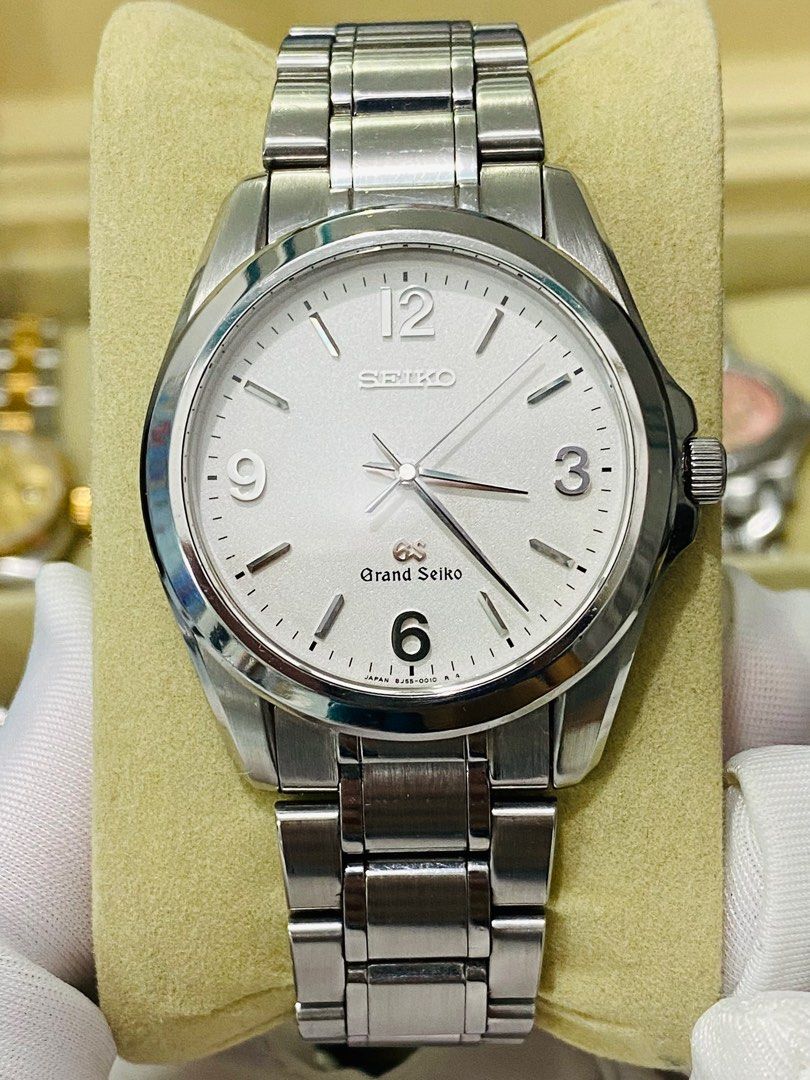 Grand Seiko (Category: Luxury Watches) located in Quezon City. Submitted by clicksmileph (Listing ID 1310652190, Image 1). Description: Grand Seiko/SBGF009 Men's Watch 75,000 Php [Material] SS [Dial] White dial [Specifications] Arabic numerals [Gender] Men's [Size] Case diameter about 36.0 mm (without crown) [Arm circumference] Approx 17.0 cm [Movement] Quartz (battery type) Set with: Original watch Original box 9.5/10 It is in a beautiful state 