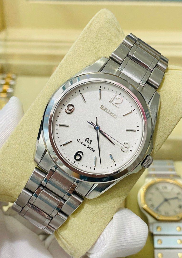 Grand Seiko (Category: Luxury Watches) located in Quezon City. Submitted by clicksmileph (Listing ID 1310652190, Image 3). Description: Grand Seiko/SBGF009 Men's Watch 75,000 Php [Material] SS [Dial] White dial [Specifications] Arabic numerals [Gender] Men's [Size] Case diameter about 36.0 mm (without crown) [Arm circumference] Approx 17.0 cm [Movement] Quartz (battery type) Set with: Original watch Original box 9.5/10 It is in a beautiful state 
