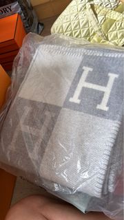（分類：）位於 。 由 europe_luxury_shopper 提交（商品編號 1304516195，圖片 1）。簡介： 。