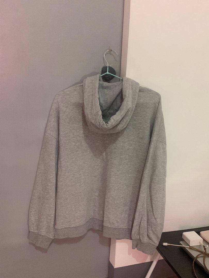 H&M Champs Oversized Hoodie (Category: Hoodies) located in Manila. Submitted by calevrs (Listing ID 1310721966, Image 2). Description: ⊹ size XS ⊹ item is good as new, been worn for like 1 to 3 times only ⊹ bought directly from H&M store ⊹ pic when worn is shown in the last slide, i'm 5'6 so smaller figures would fit the oversize better ⊹ can send more pics upon request ⊹ rfs: decluttering.