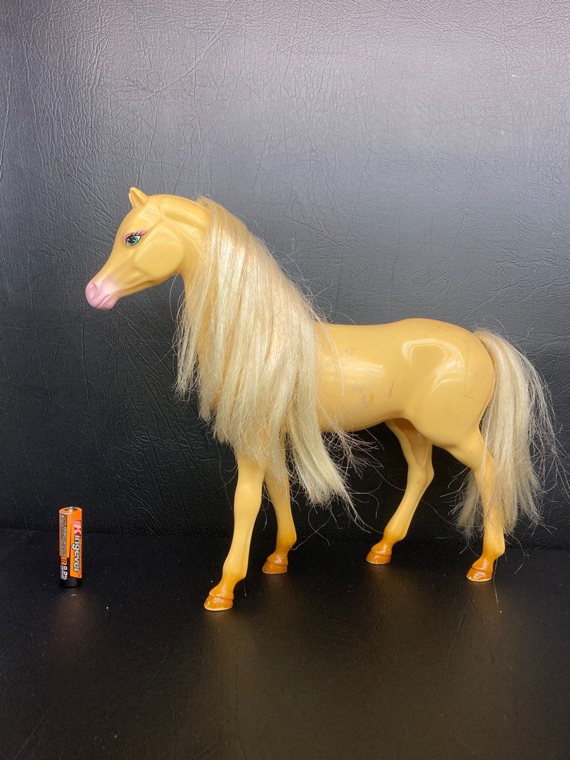 Horses and unicorn P150 (Category: Vintage Collectibles) located in Mendez-Nunez. Submitted by dollforless (Listing ID 1310648791, Image 3). Description: As is.