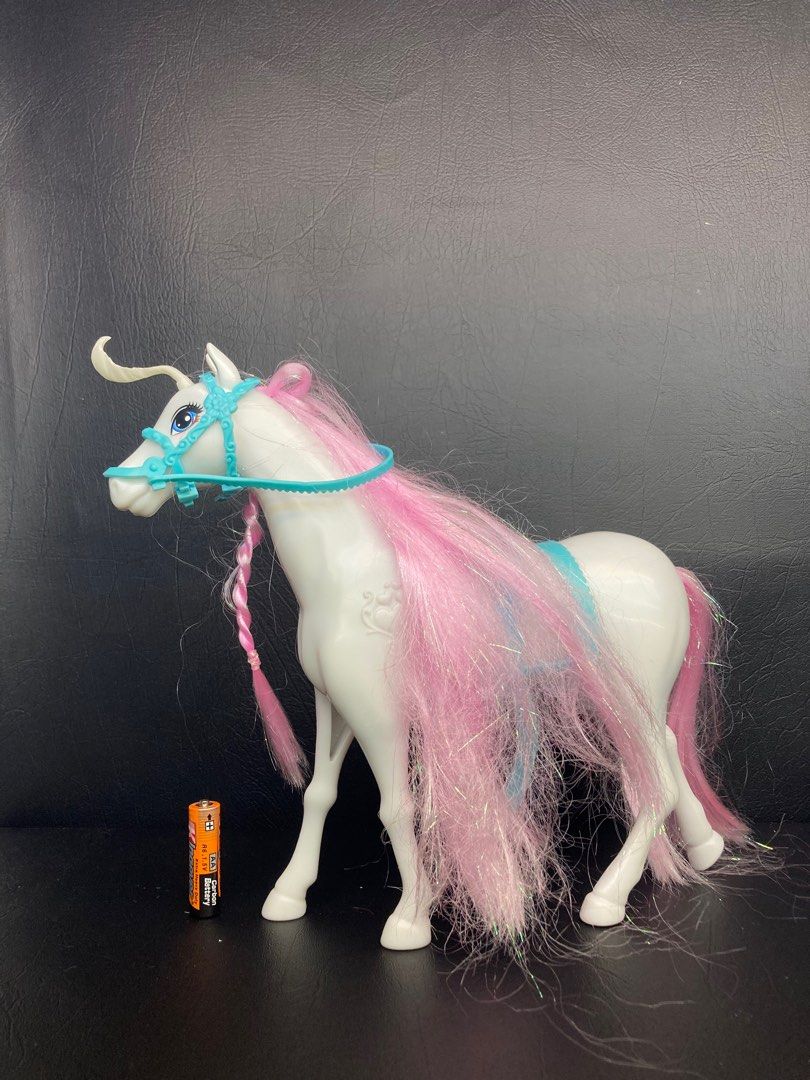 Horses and unicorn P150 (Category: Vintage Collectibles) located in Mendez-Nunez. Submitted by dollforless (Listing ID 1310648791, Image 1). Description: As is.