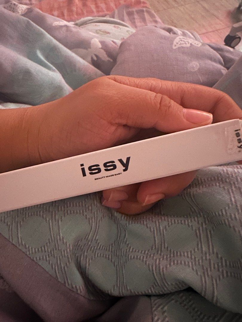 issy active concealer in YM3 (Category: Makeup) located in Marikina City. Submitted by lunaisse (Listing ID 1310686749, Image 3). Description: - brand new kakaship lang today - can send proof of purchase - rfs : not my shade its too dark for me i have very light skin + warm toned - i only swatched it sa arms ko never been used sa face or what!! - loc : manila taft or can meet up around españa! .