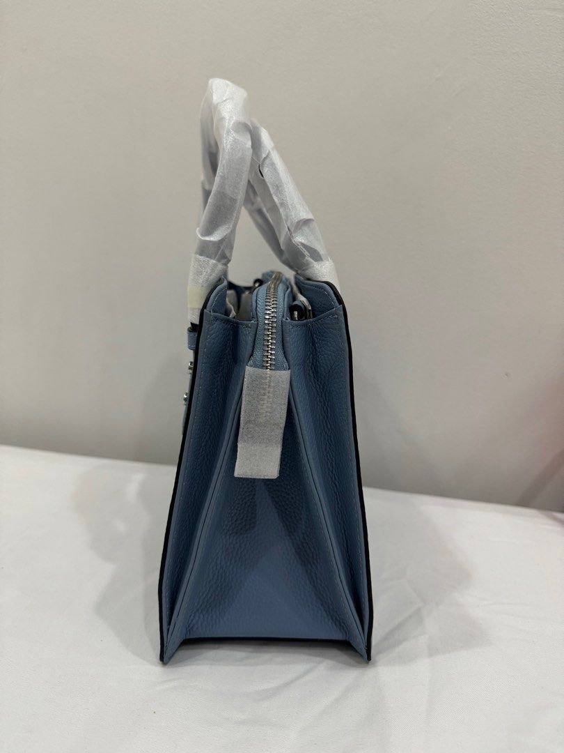 Kate Spade Handbag (Category: Luxury Bags & Wallets) located in Quezon City. Submitted by getintomycloset (Listing ID 1310657543, Image 3). Description: Authentic with Tag 359 usd on tag.