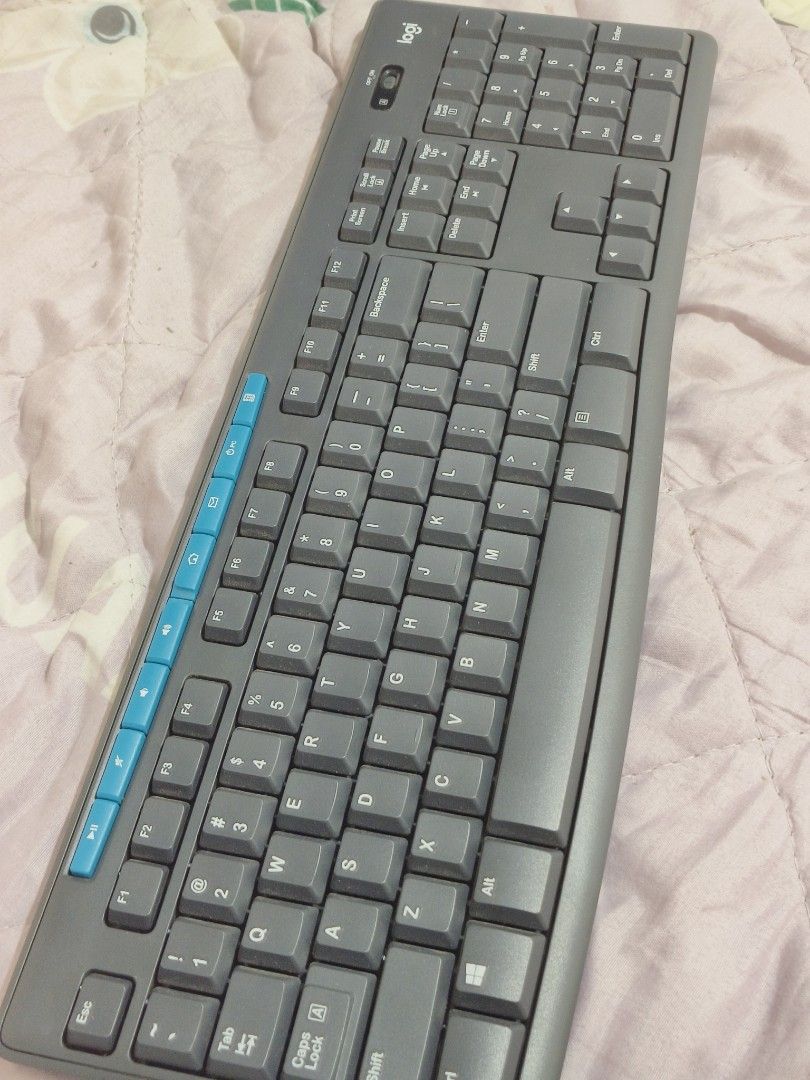 Logitech MK275 Full size Keyboard and Mouse Set (Category: Computer Keyboard) located in Balanga. Submitted by einein (Listing ID 1310736240, Image 2). Description: used for a month only bought for 1k webcam is brandnew 720p bought for 300 original price: 1300+.