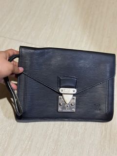 Lv epi clutch bag