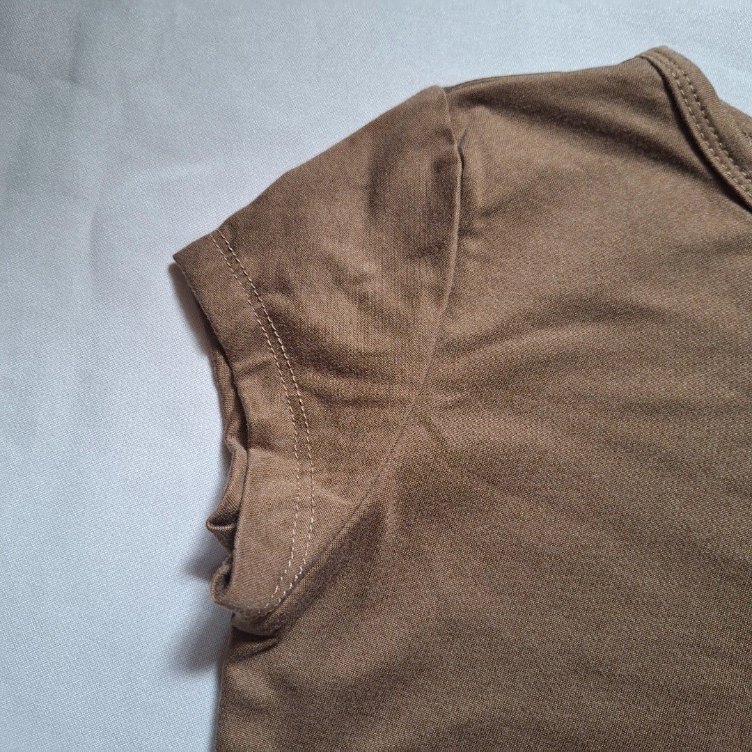 MERA Basics Naomi T-shirt - Khaki (Category: Shirts) located in Caloocan City. Submitted by gnvvp (Listing ID 1310693059, Image 3). Description: - brand new!!! - best fits xs to small frames - rfs dont like the color 🥹.