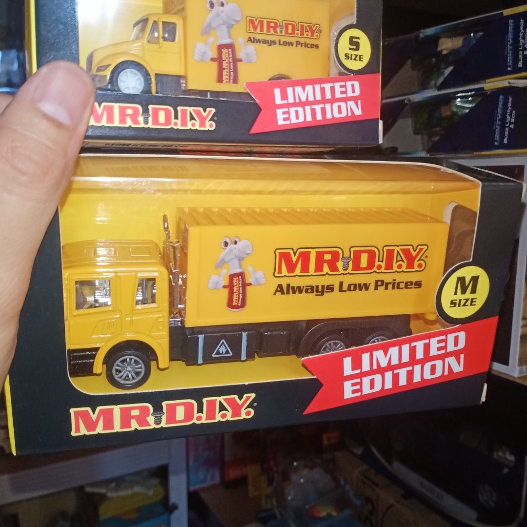 Mr DIY Limited Edition Truck set (Category: Vehicle & Diecast Models) located in Zamboanga. Submitted by lcomprendio26013 (Listing ID 1310683203, Image 3). Description: 👁PLEASE READ THE DESCRIPTION BEFORE YOU CHAT ME👍 AUTHENTIC Brand: Mr diy size: Small and medium nj Brand new selling as set for 450 📢📢IF I CAN'T REPLY DUE TO LIMITED REPLY IN CAROUSEL PLS MESSAGE ME ON FB SEARCH LZ FIGURE AND STUFF📢📢.