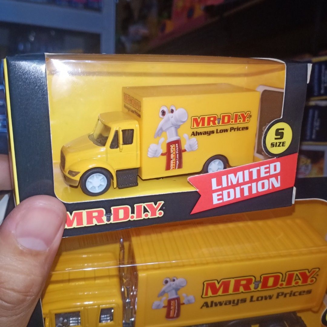 Mr DIY Limited Edition Truck set (Category: Vehicle & Diecast Models) located in Zamboanga. Submitted by lcomprendio26013 (Listing ID 1310683203, Image 2). Description: 👁PLEASE READ THE DESCRIPTION BEFORE YOU CHAT ME👍 AUTHENTIC Brand: Mr diy size: Small and medium nj Brand new selling as set for 450 📢📢IF I CAN'T REPLY DUE TO LIMITED REPLY IN CAROUSEL PLS MESSAGE ME ON FB SEARCH LZ FIGURE AND STUFF📢📢.