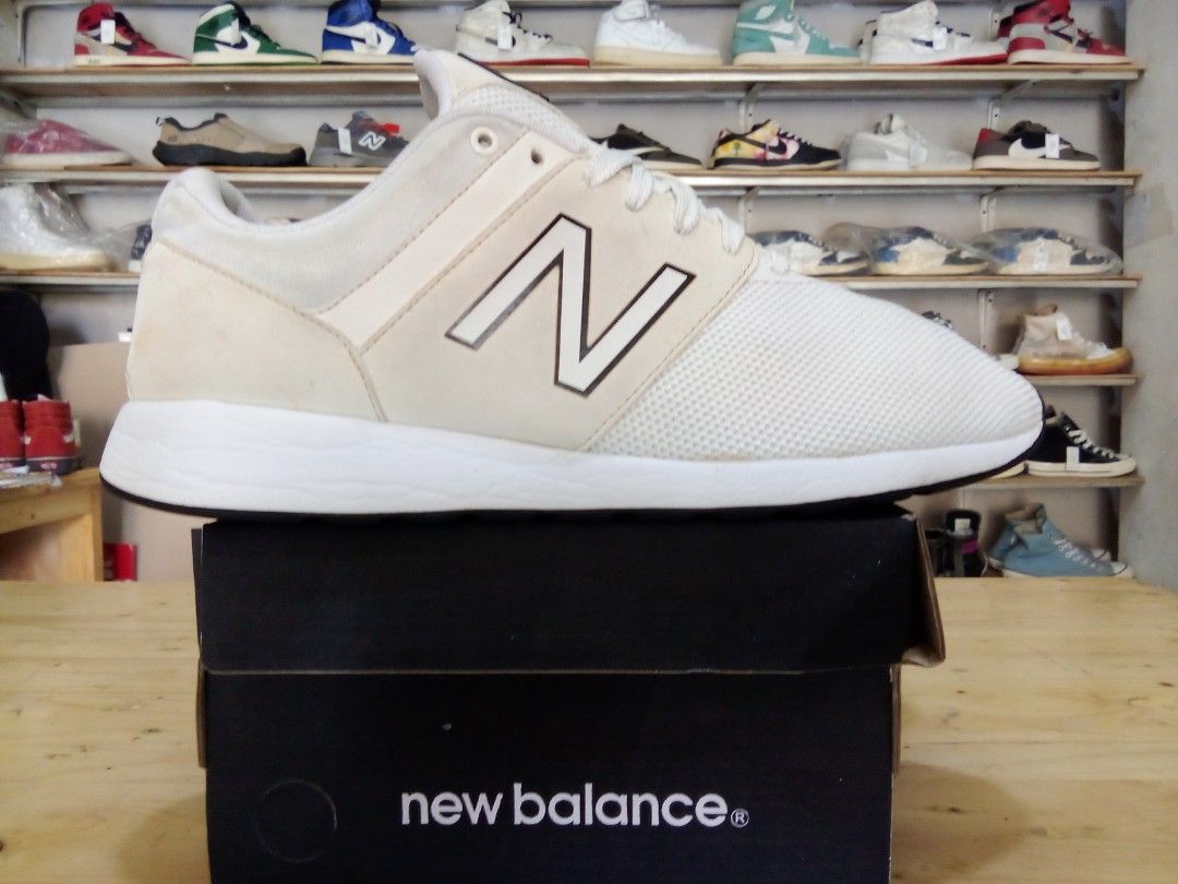 New Balance 247 Full White Size 42 Fesyen Pria Sepatu Sneakers di Carousell