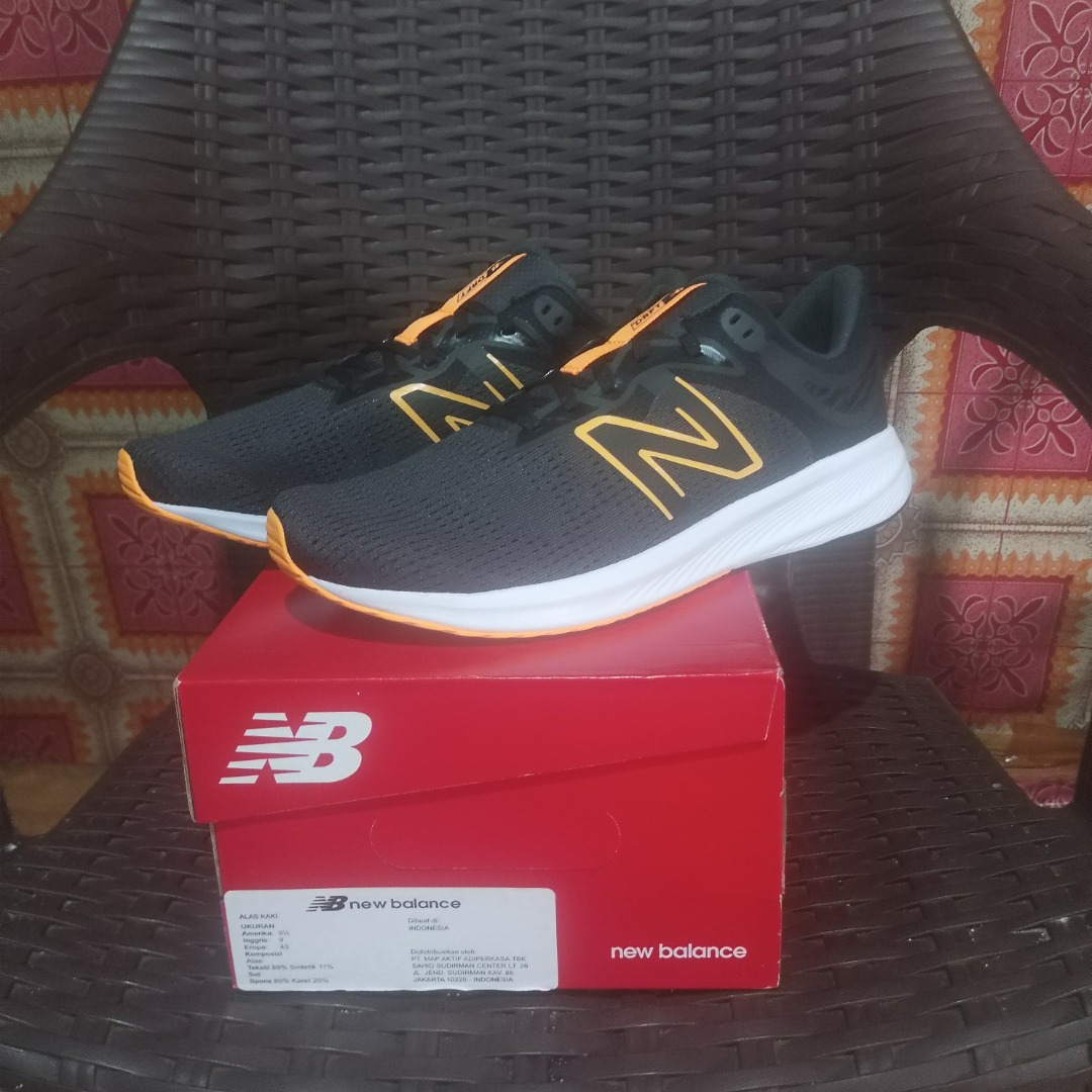 New New Balance Original Running Shoes Black Unisex PT. MAP ada Size 42 43 Fesyen Pria Sepatu Sneakers di Carousell