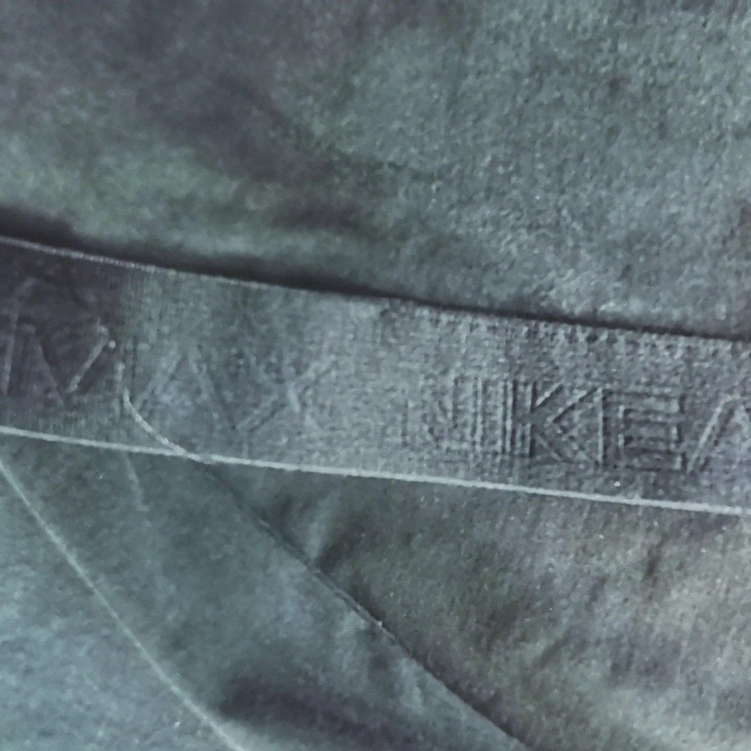 NIKE AIRMAX TRACK PANTS (Category: Joggers) located in Manila. Submitted by thriftteeth (Listing ID 1309791106, Image 3). Description: ISSUE: TRASH CONDITION 10/10 COLOR RATE 32-35 WAIST 38 LENGTH 8 HEM COURIER JNT MOP GCASH NOT THRIFTED!.