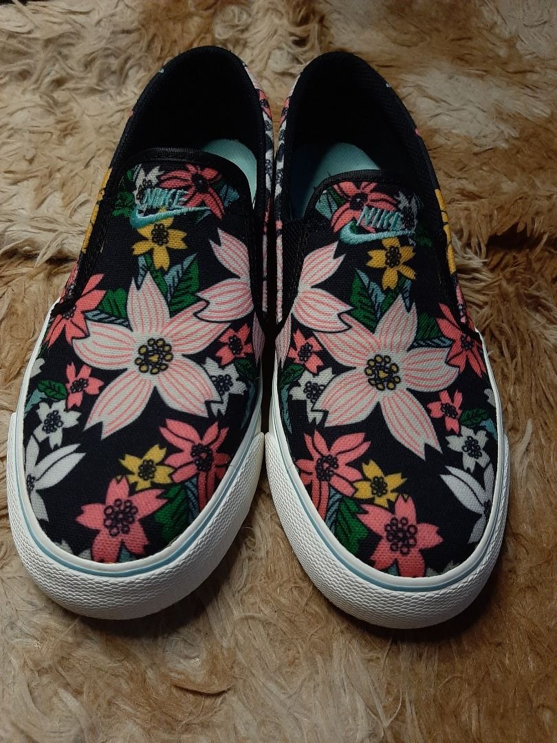 Nike Floral Toki Aloha Pack Women s Size 7 Women s Fashion Footwear Sneakers on Carousell