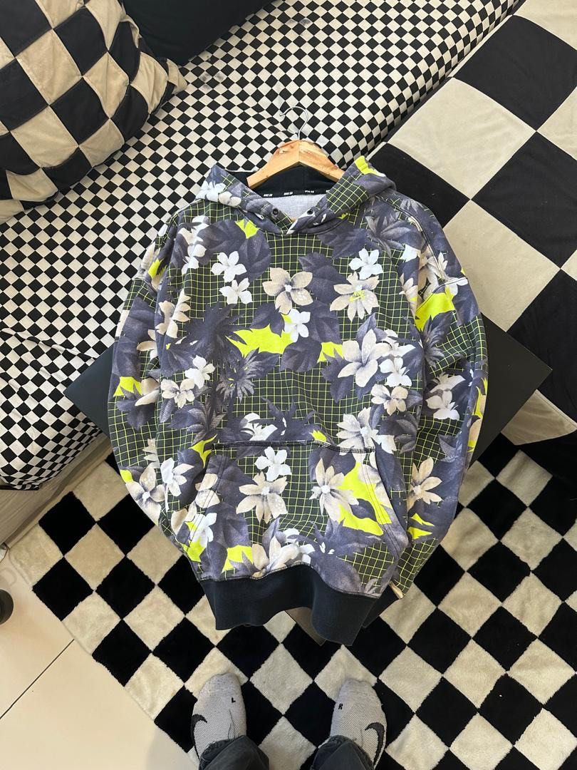 NIKE SB FLORAL HOODIE Men s Fashion Tops Sets Hoodies on Carousell