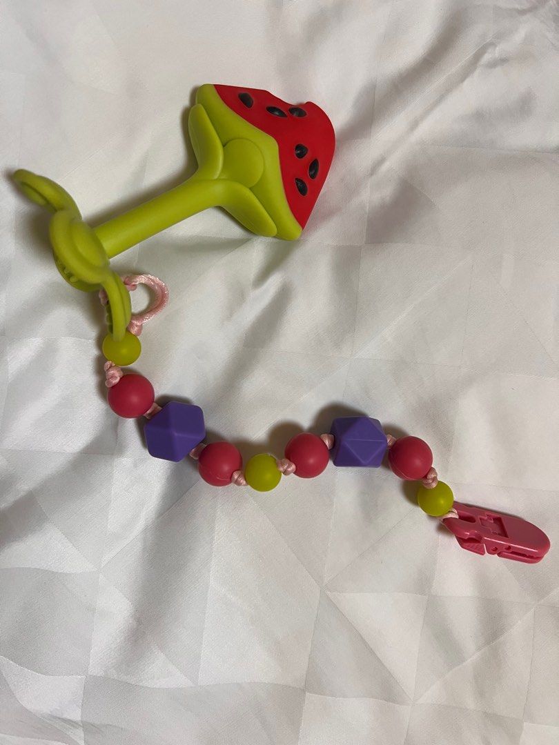 Nuby teethers (Category: Soothers & Pacifiers) located in Cainta. Submitted by 4k.clothing (Listing ID 1310754070, Image 3). Description: Nuby pacifinder beaded with clip And teether Ange watermelon Super malambot sa teeth baby 0months + safe na safe .