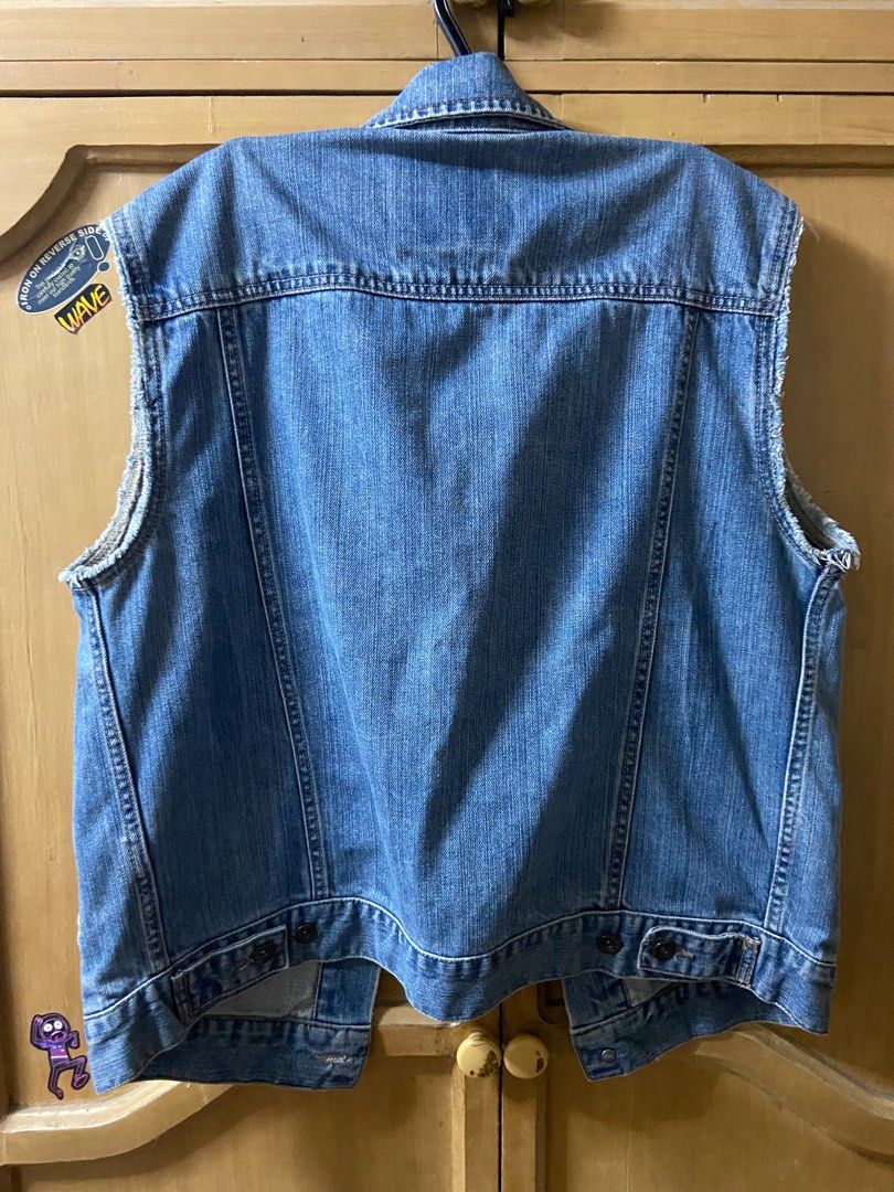 Old navy tattered denim vest (Category: Coats, Jackets and Outerwear) located in San Juan, La Union. Submitted by jackk00 (Listing ID 1310771514, Image 2). Description: .