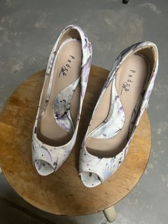 (Category: ) located in . Submitted by GucciJimmyChoo (Listing ID 1310672906, Image 1). Description: .