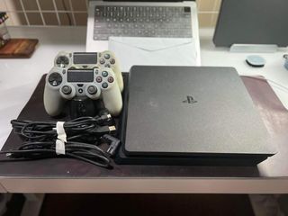 PS4 SLIM 500GB + 1 CONTROLLER + 2 FREE GAMES 