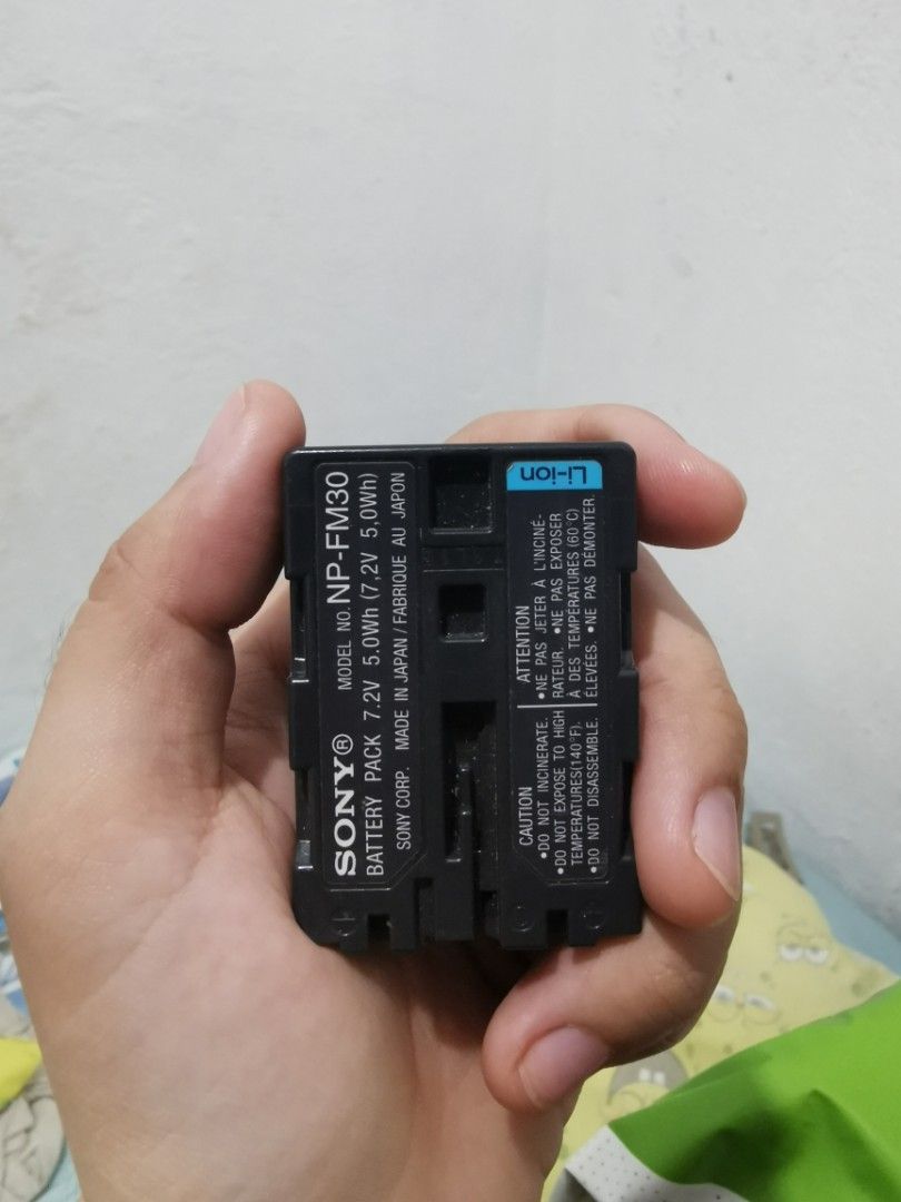 Sony adapter and battery (Category: Video Cameras) located in Angeles City. Submitted by gonzalesmi33266 (Listing ID 1310808872, Image 1). Description: Decluttering ‼️ ✅ Working both ❌No issue.