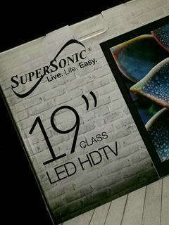 SuperSonic 19" LED HDTV