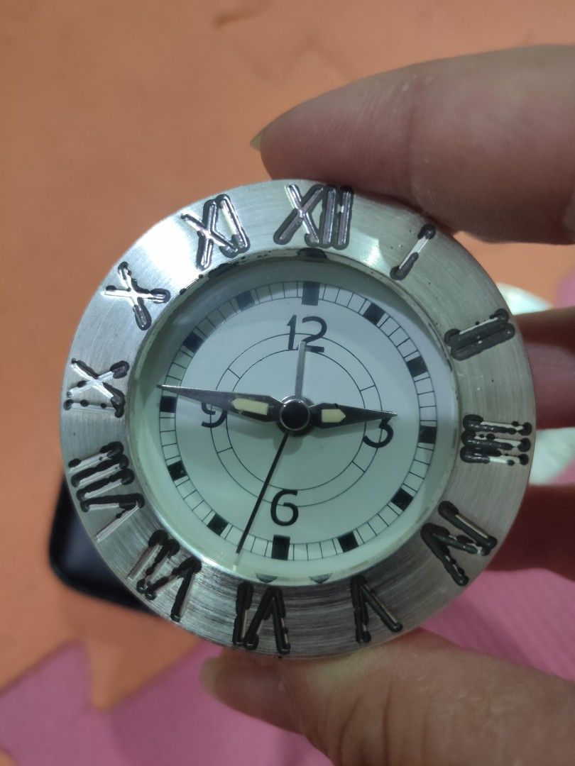 Table clock (Category: Watches) located in Taiping. Submitted by summer_collection (Listing ID 1310679331, Image 1). Description: -brand new item -condition as photo show -solid and heavy -battery plastic still not remove.