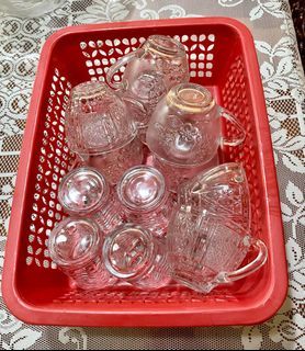Tea cups and mini glass w/o basket