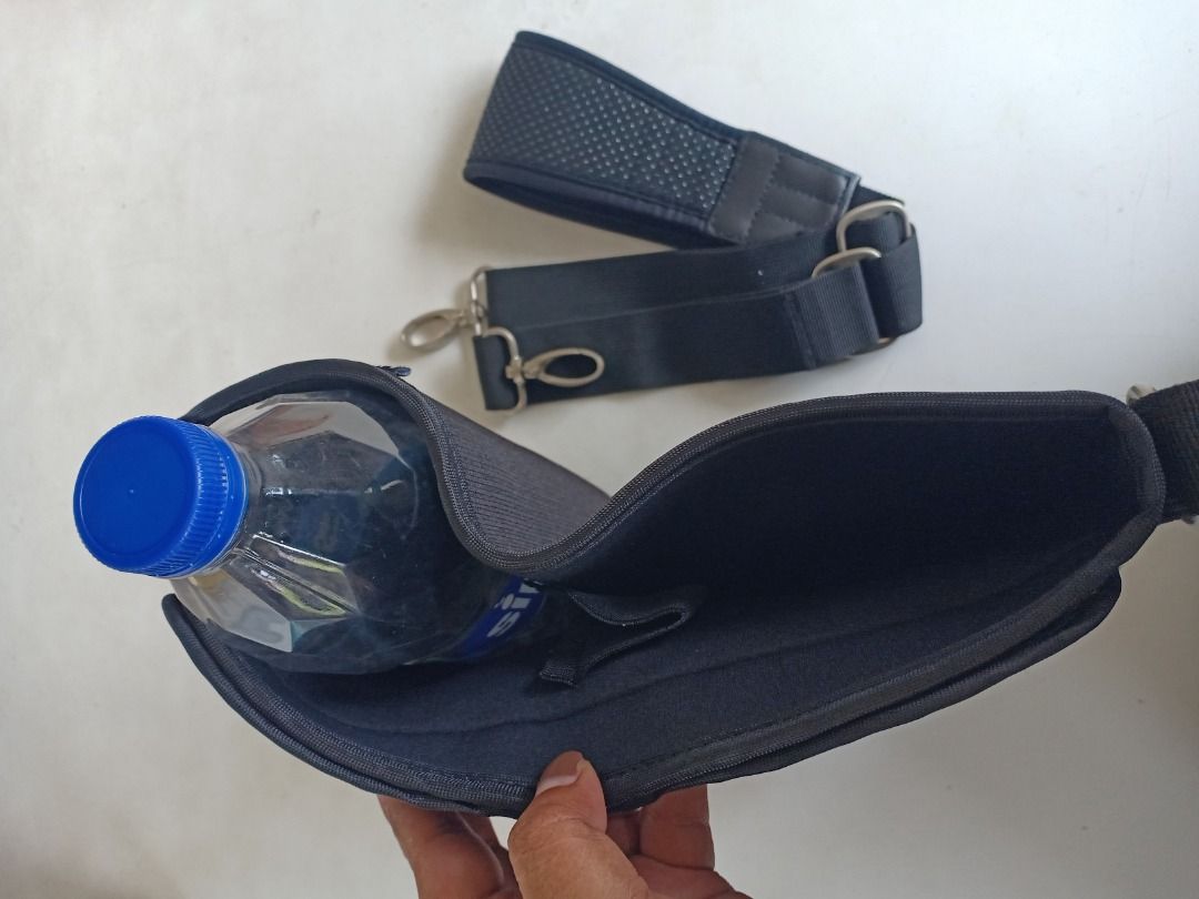 undfind neoprene lens camera bag (Category: Camera Bags & Carriers) located in Paranaque City. Submitted by shopcadescloset (Listing ID 1310769788, Image 2). Description: - brand is phased out already but still searchable online. - i have the undfind waist shooter (similar to shootsac) - leather cover for the bag is not available anymore as it got worn out already. UNDFIND Waist Shooter Highlights For DSLRs, Lenses, Flashes, Accessories Wetsuit G