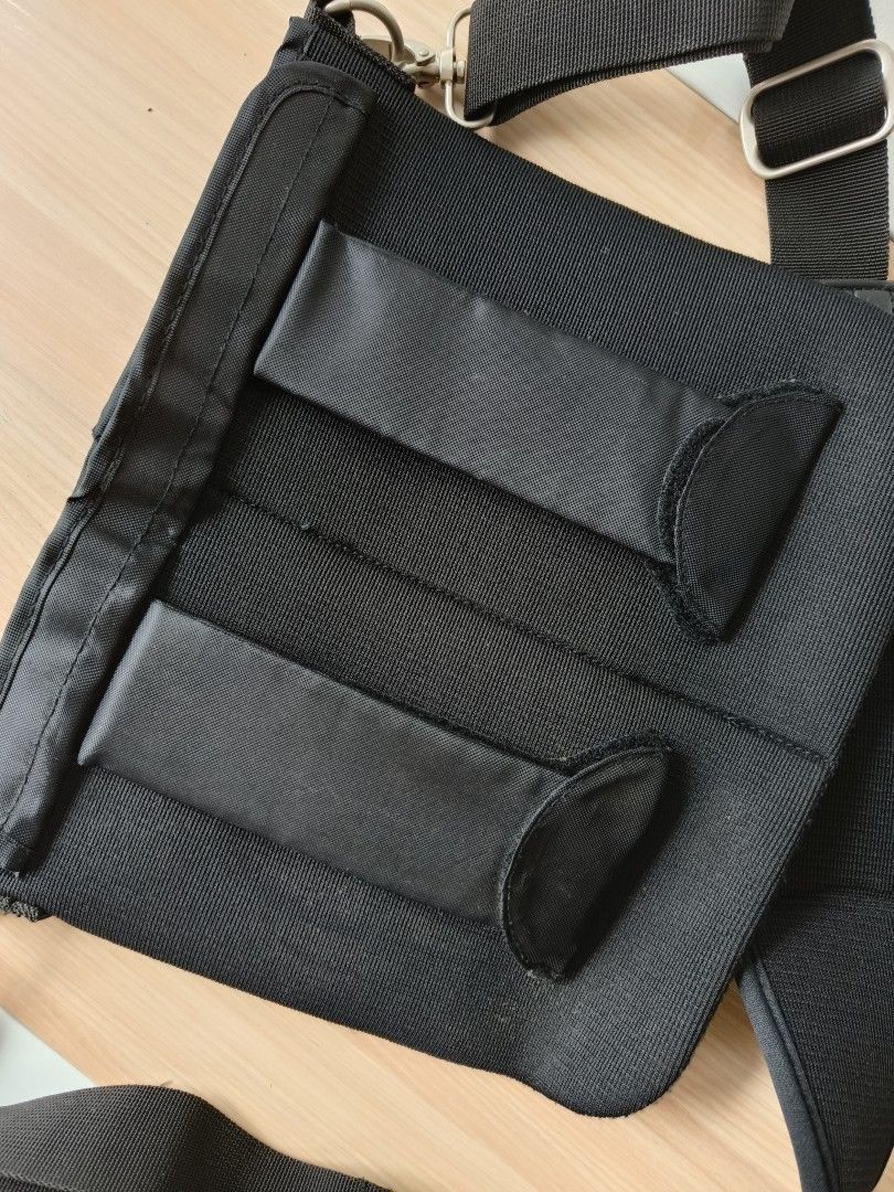 undfind neoprene lens camera bag (Category: Camera Bags & Carriers) located in Paranaque City. Submitted by shopcadescloset (Listing ID 1310769788, Image 3). Description: - brand is phased out already but still searchable online. - i have the undfind waist shooter (similar to shootsac) - leather cover for the bag is not available anymore as it got worn out already. UNDFIND Waist Shooter Highlights For DSLRs, Lenses, Flashes, Accessories Wetsuit G