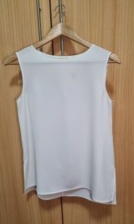 UNIQLO White Sleeveless Top