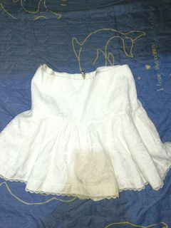 WHITE COQUETTE LACE SKIRT WITH HEART ZIPPER DESIGN