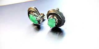 100% authentic rare vintage art deco jade silver leaf screw-type clip earrings