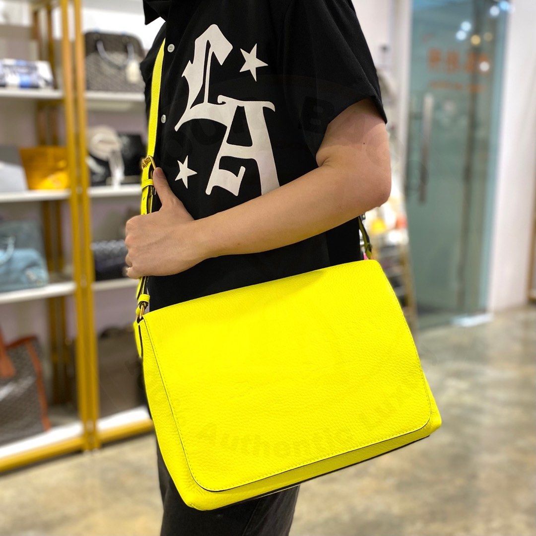 Burberry neon yellow bag hotsell
