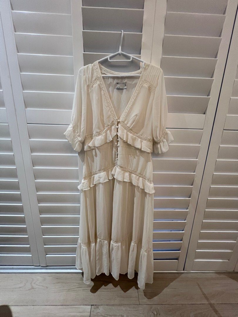 Asos Dainty Maxi Dress in Cream, Women's Fashion, Dresses & Sets, Dresses  on Carousell