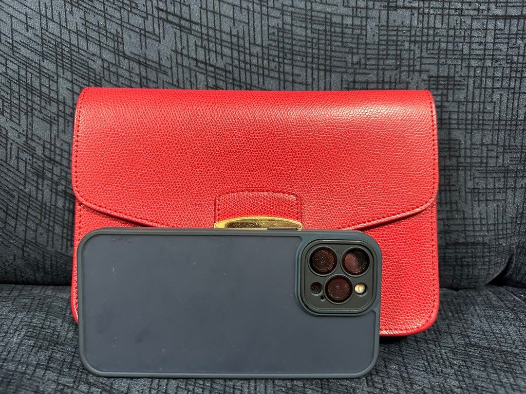 Authentic Furla Metropolis in Carnelian Red (Category: Luxury Bags & Wallets) located in Pasig City. Submitted by pearlovesjohann (Listing ID 1310841594, Image 2). Description: From Japan Sign of use in metal lock.