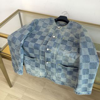 (Category: ) located in . Submitted by luxcloset.shop (Listing ID 1310976696, Image 1). Description: .