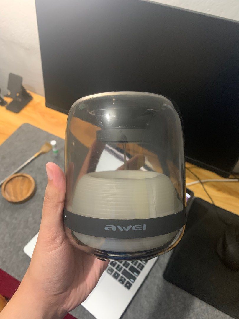 Awei Y386 Wireless Portable Bluetooth Speaker (Category: Soundbars, Speakers & Amplifiers) located in Caloocan City. Submitted by declutteruss (Listing ID 1310925072, Image 1). Description: -price is nego -loc: north caloocan, please search blue ribbon st. for exact loc -rfs: decluttering.