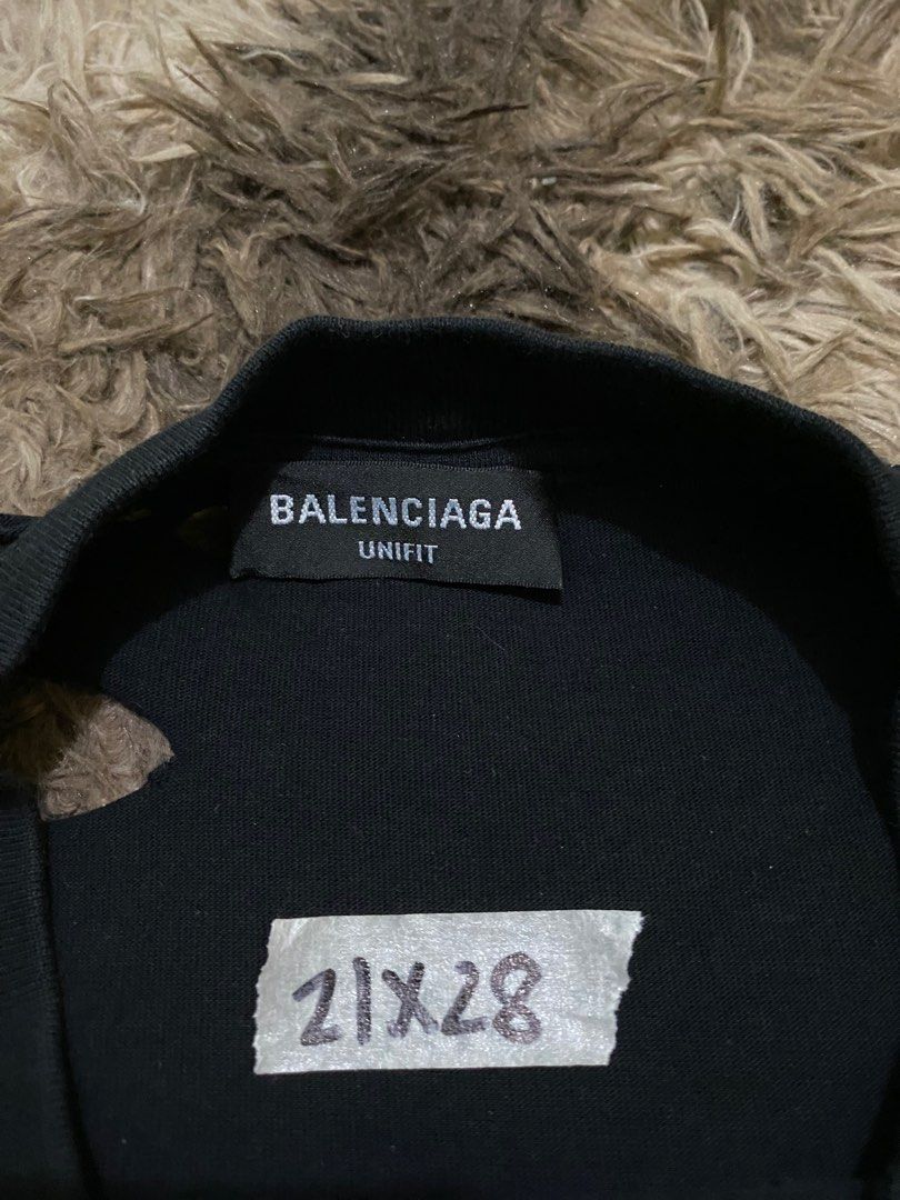 Balenciaga Destroyed Shirt (Category: Tshirts & Polo Shirts ) located in San Fernando. Submitted by dopaminesupplyy (Listing ID 1310846701, Image 3). Description: Size Large 21 width 28 length no issue.
